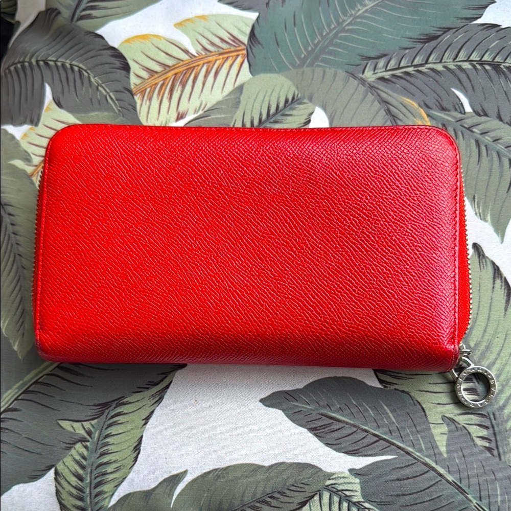🎈🎈🎈Beautiful Bvlgari Red Leather Zippy w COA Box and Ribbon 🎈🎈🎈